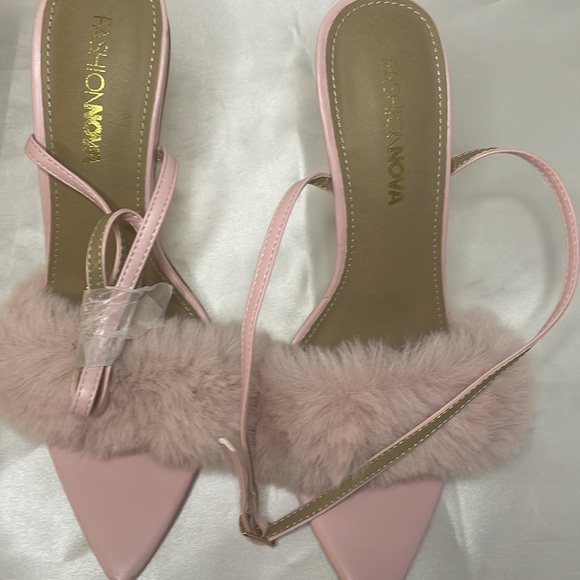Fashion Nova Size 8 Fluffy Point Open Toe Sandal 6in Faux Leather Heels - Picture 7 of 8